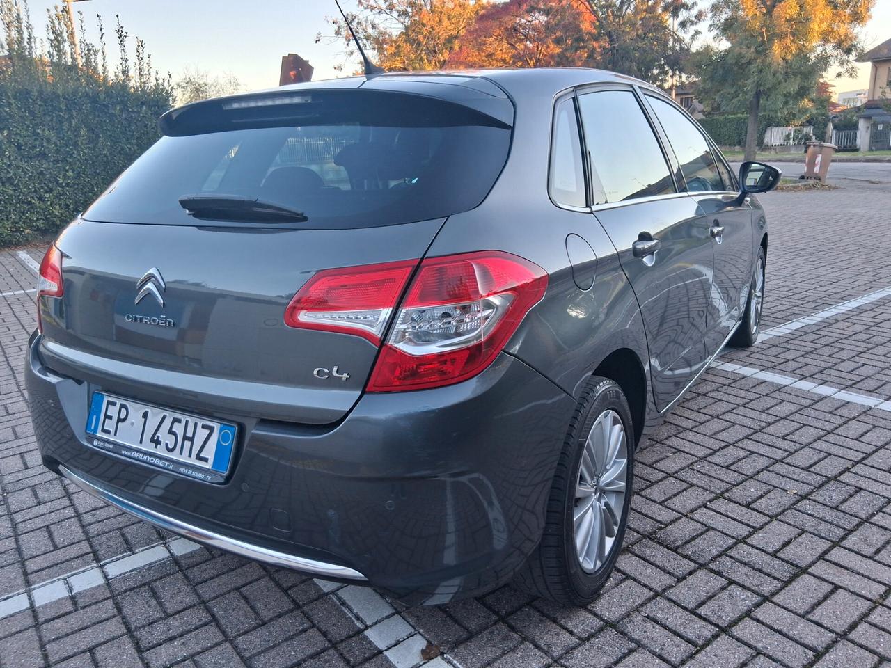 Citroen C4 1.4 VTi 95 Seduction..CELL 320 147 1147 WUATSAPP 3276540940