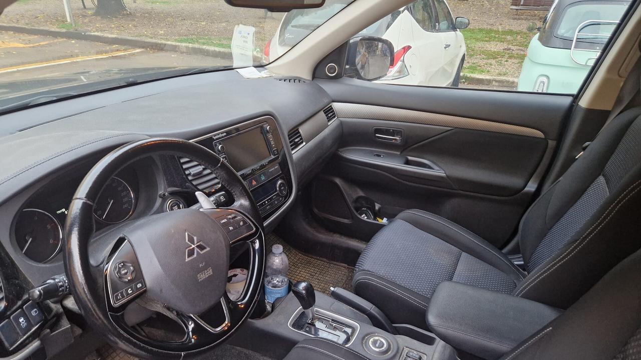 Mitsubisci Otlander 2.3 150 cv 4x4 aut. Autocarro