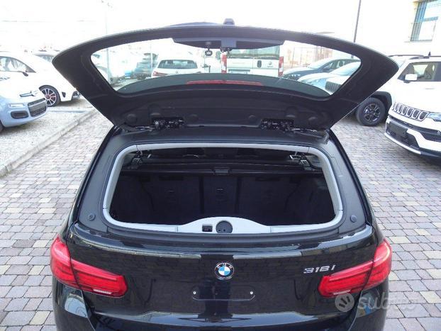BMW 318 i Touring Business Advantage aut.