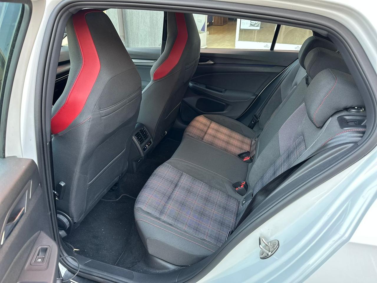 Volkswagen Golf 2.0 TSI GTI