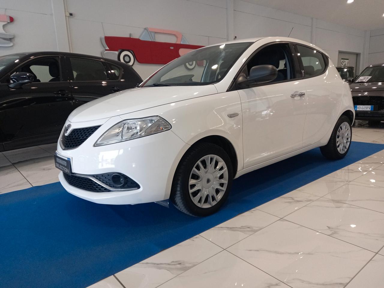 Lancia Ypsilon 1.2 69 CV 5 porte Silver