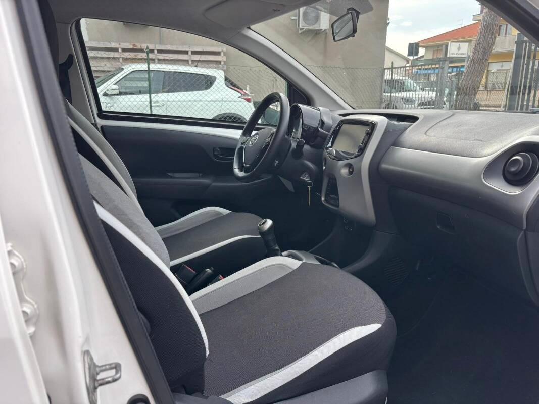 Toyota Aygo 1.0 x-play 5p