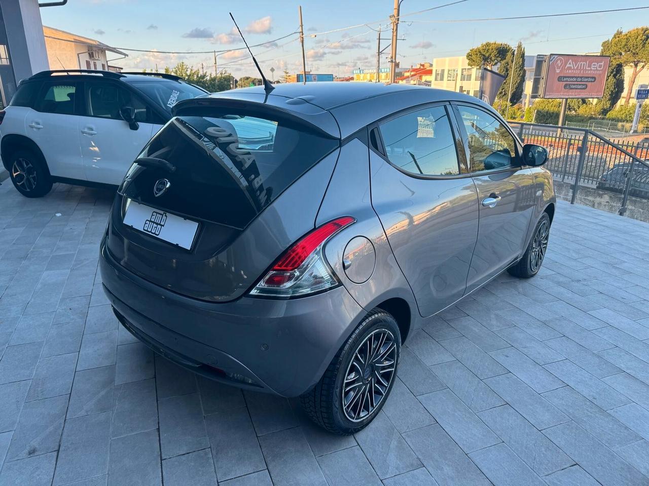 Lancia Ypsilon 1.2 69 CV 5 porte Gold