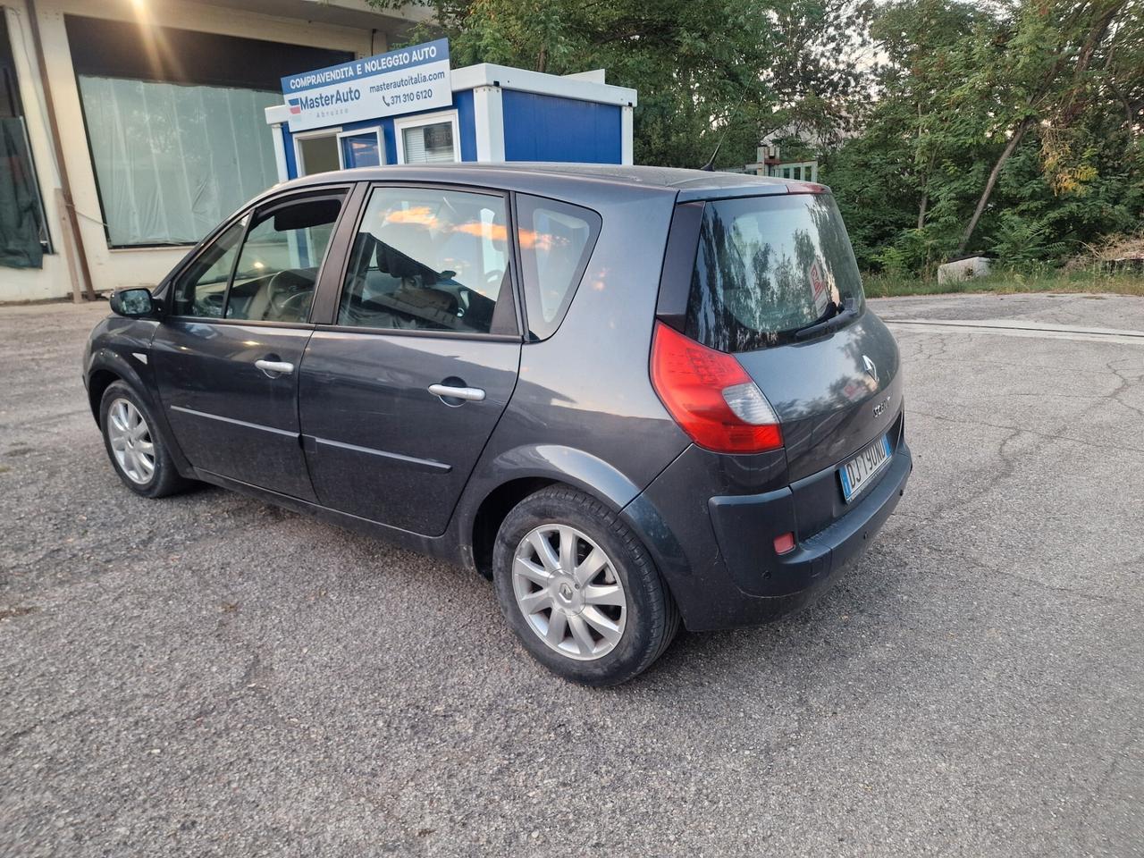 Renault Scenic Grand Scénic 1.9 dCi/130CV PlayStation Portable