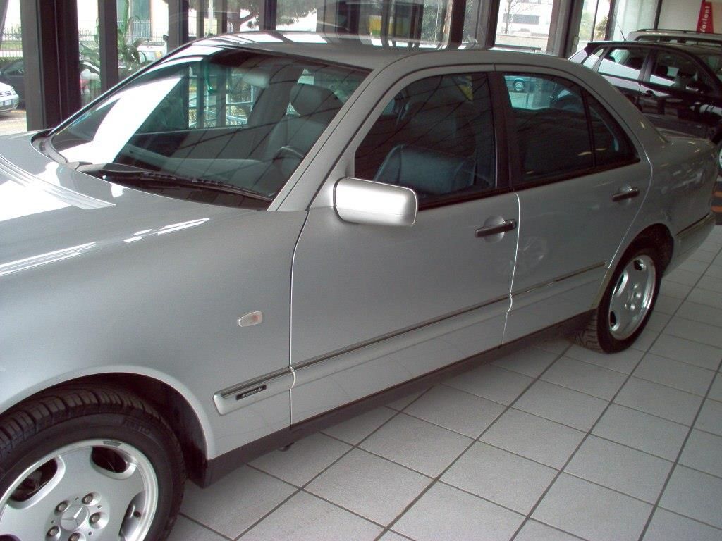 MERCEDES Serie  E 300 4Matic