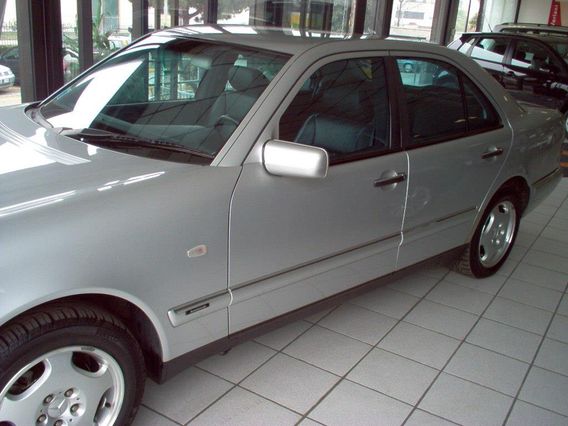 MERCEDES Serie E 300 4Matic