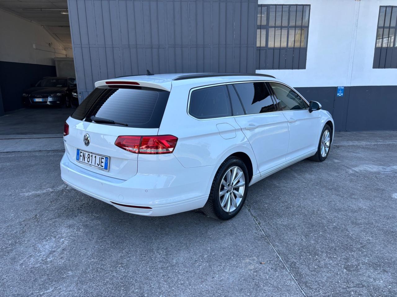 Volkswagen Passat 1.6 TDI. Garanzia. Neopatentati