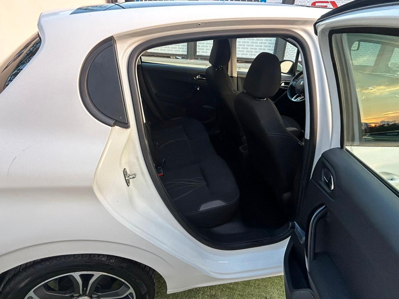 Peugeot 208 1.4 HDi 68 CV 5 porte Allure