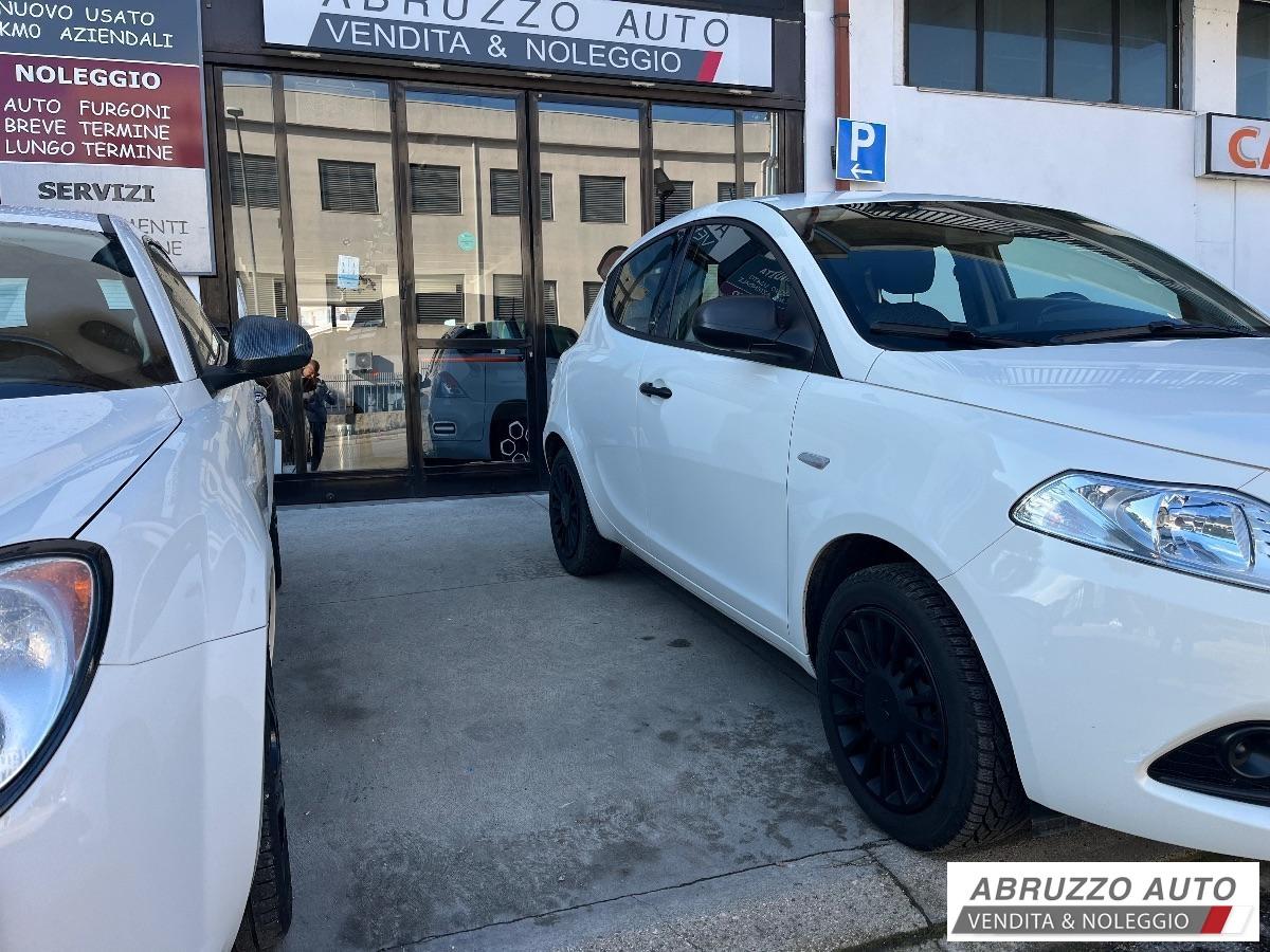 LANCIA Ypsilon 1.0 5p Hybrid Silver 16.000 KM