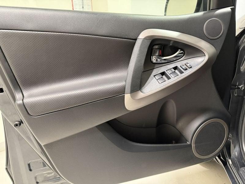 Toyota RAV4 RAV4 Crossover 2.2 d-cat Luxury 177cv