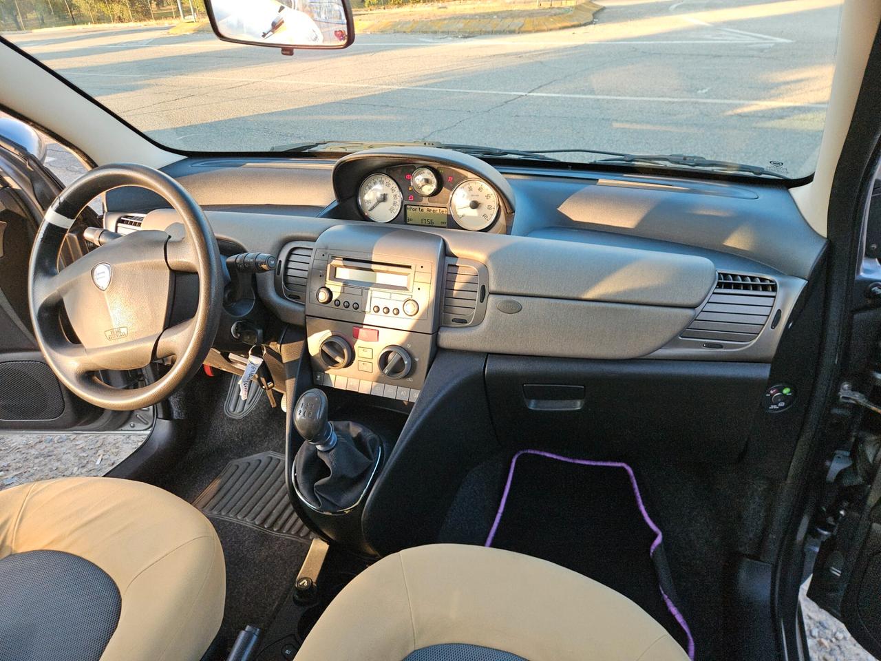 Lancia Ypsilon 1.2 16V Platino