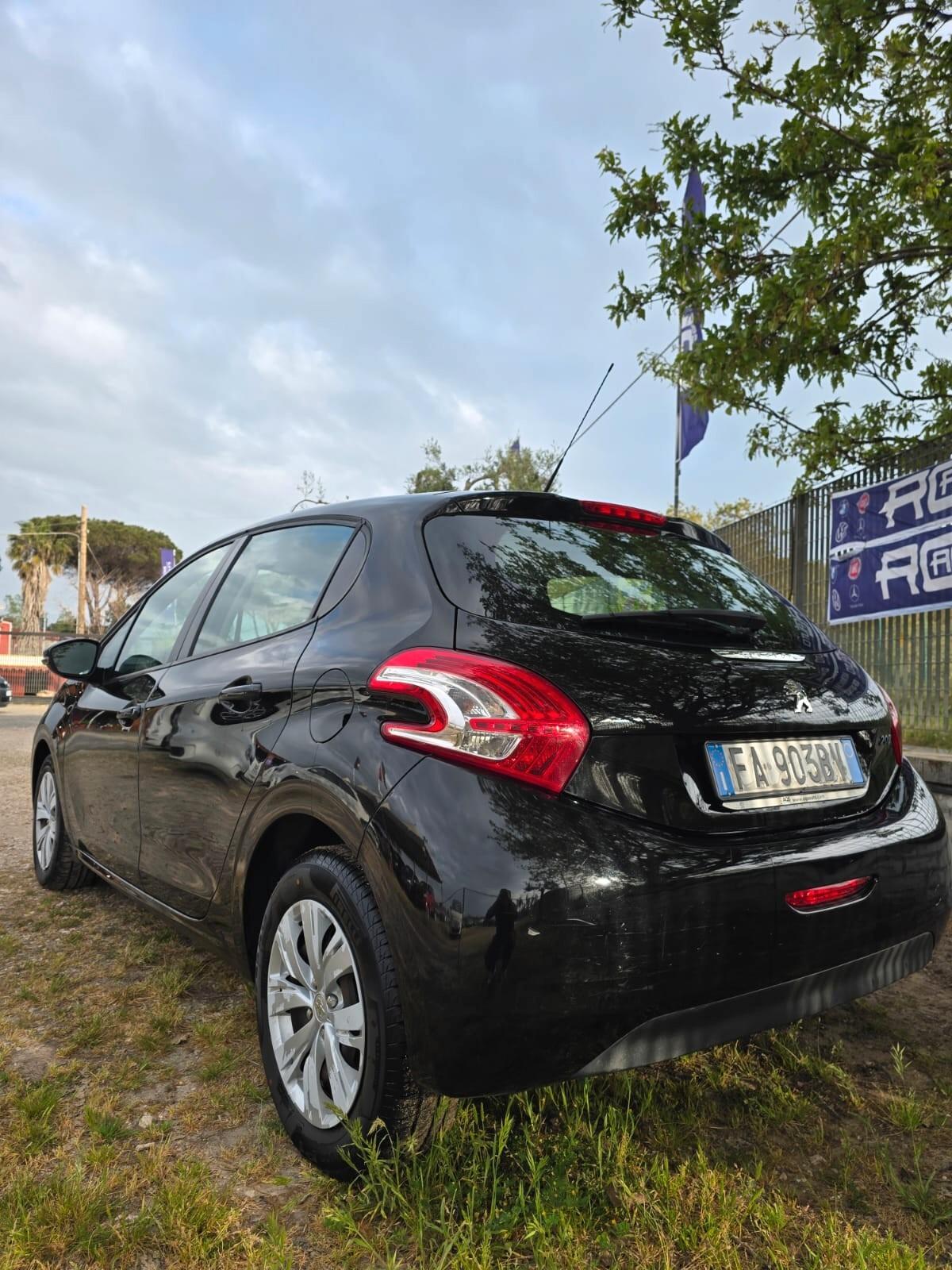 Peugeot 208 1.4 HDi 68 CV 5 porte Access