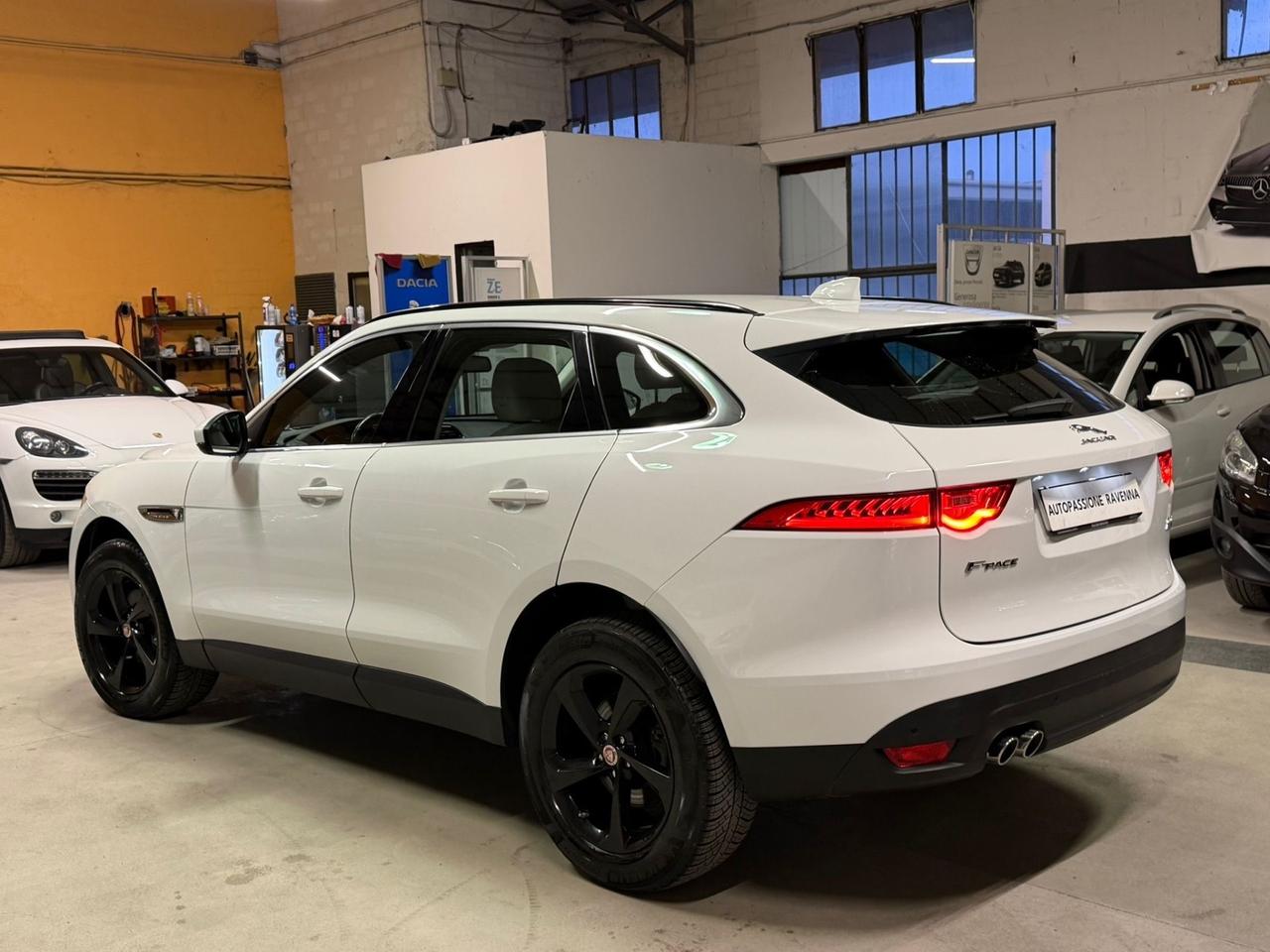 Jaguar F-Pace 2.0 D 180 CV AWD R-Sport