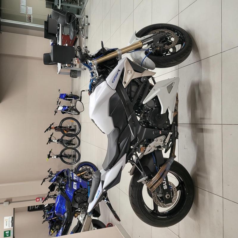 Suzuki GSR 750 - 2011