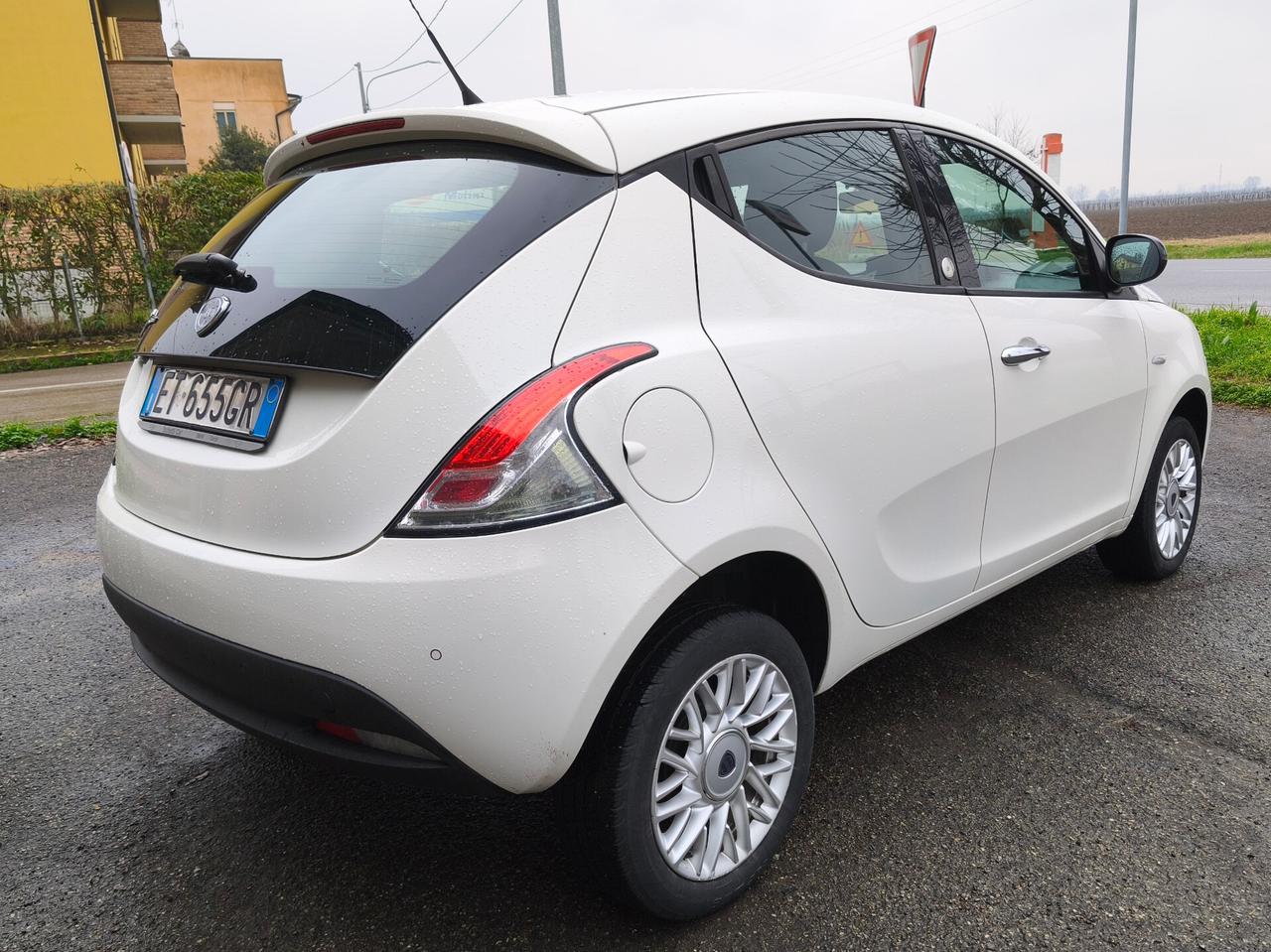 Lancia Ypsilon 0.9 TwinAir 85 CV 5 porte Metano Ecochic Gold