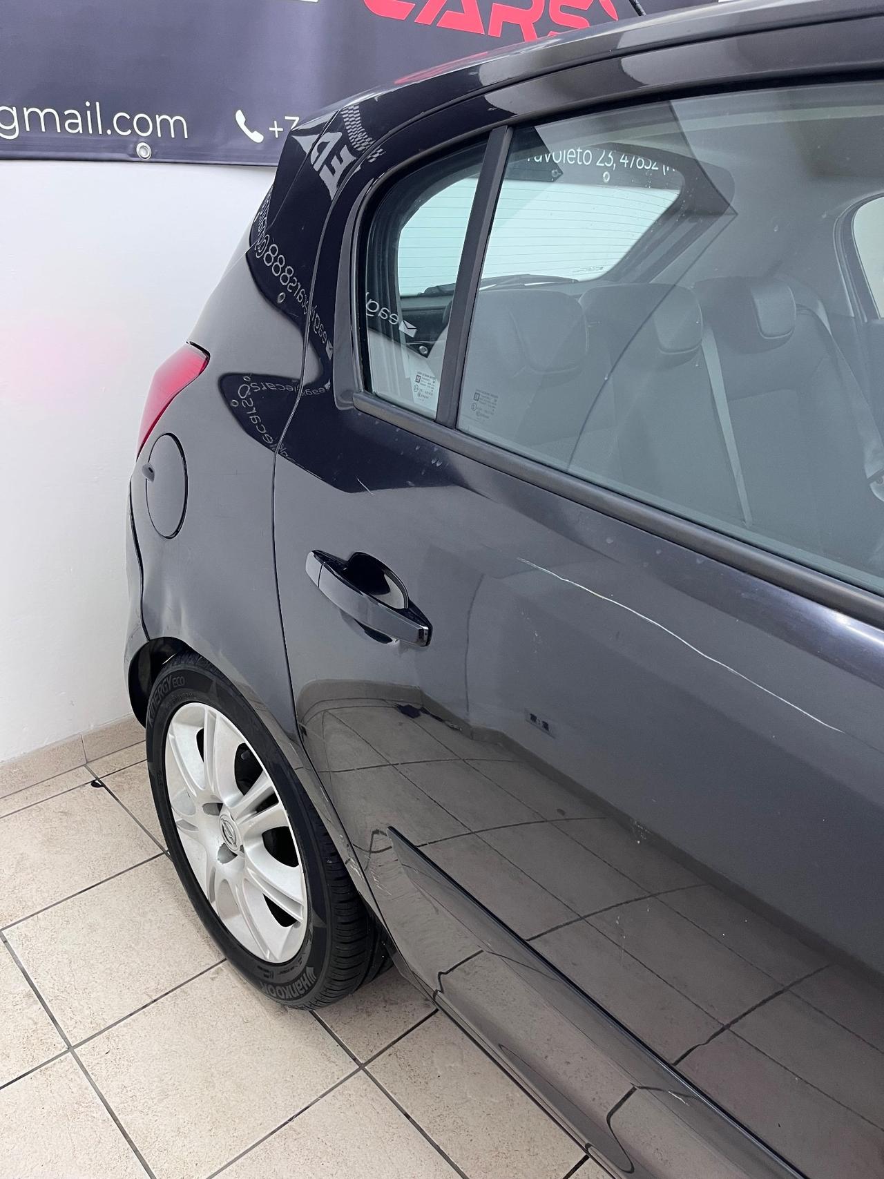 Opel Corsa 1.4 16V 5 porte Cosmo