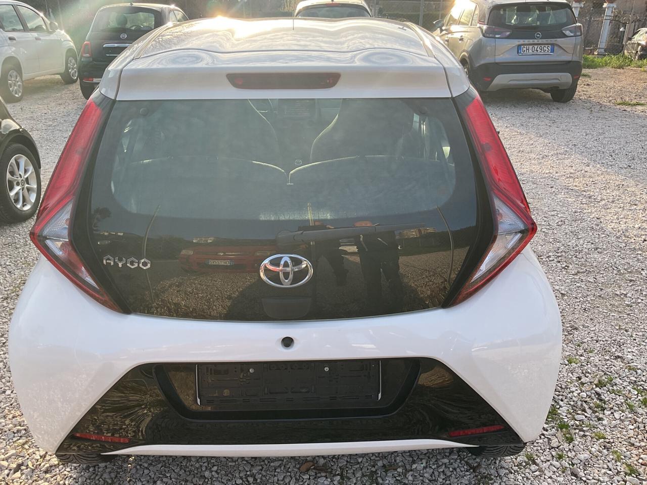 Toyota Aygo Connect 1.0 VVT-i 72 CV 5 porte x-play