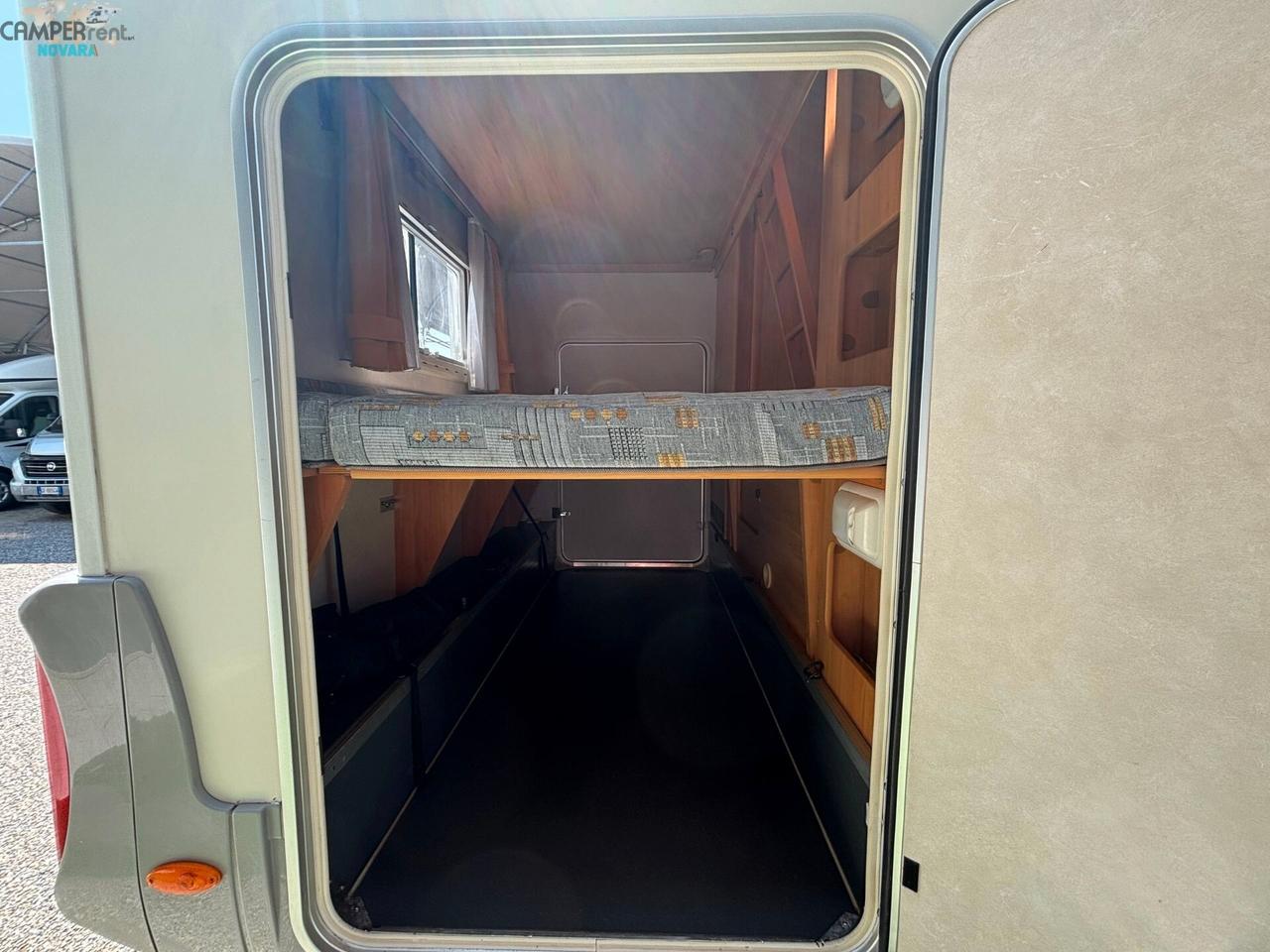 ADRIA ADRIATIK CORAL 680 SK - Mansardato con letti a castello in coda