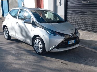 Toyota Aygo 1.0 VVT-i 69 CV 5 porte x-black TSS