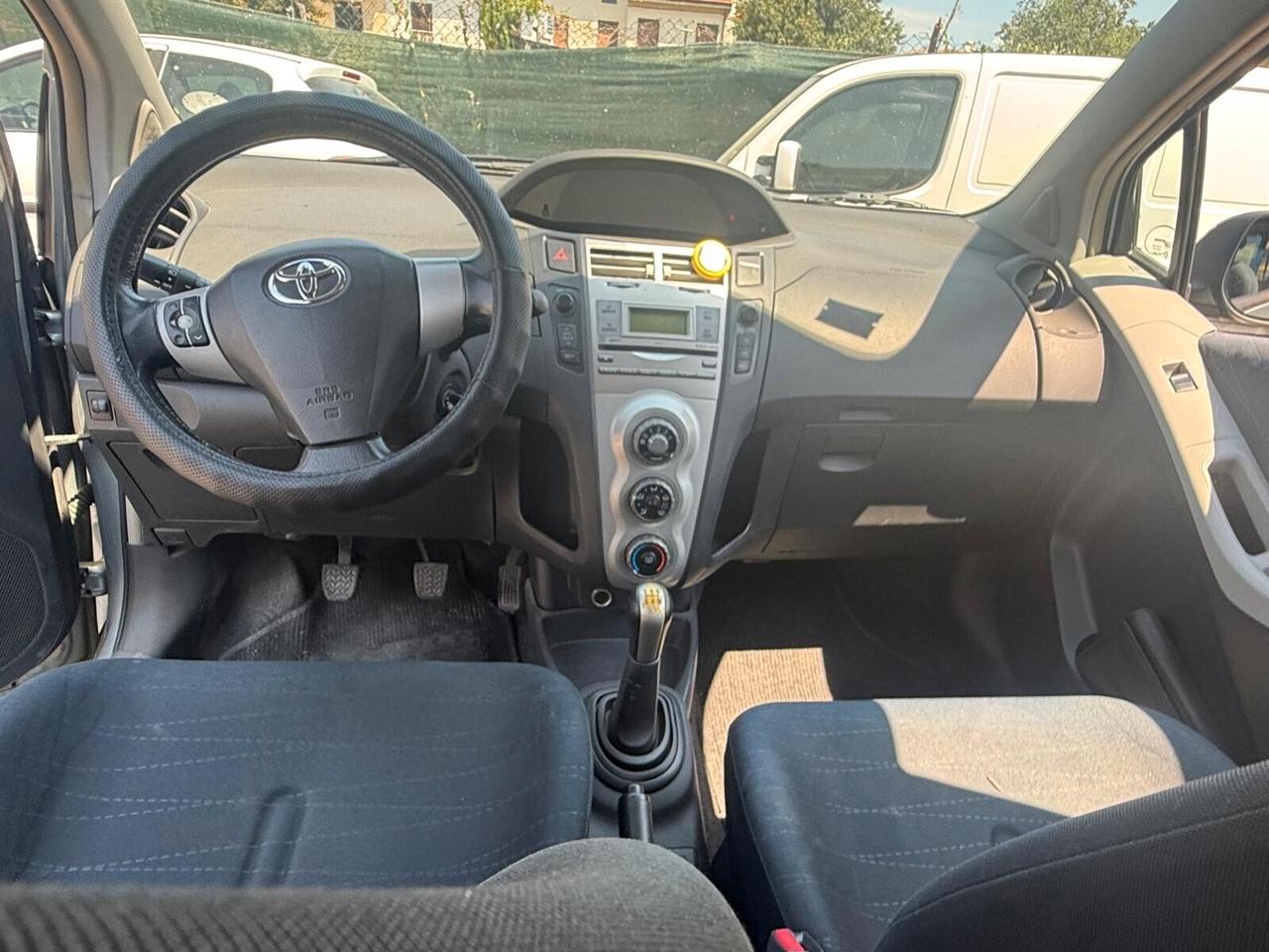 Toyota Yaris 1.0 5 porte