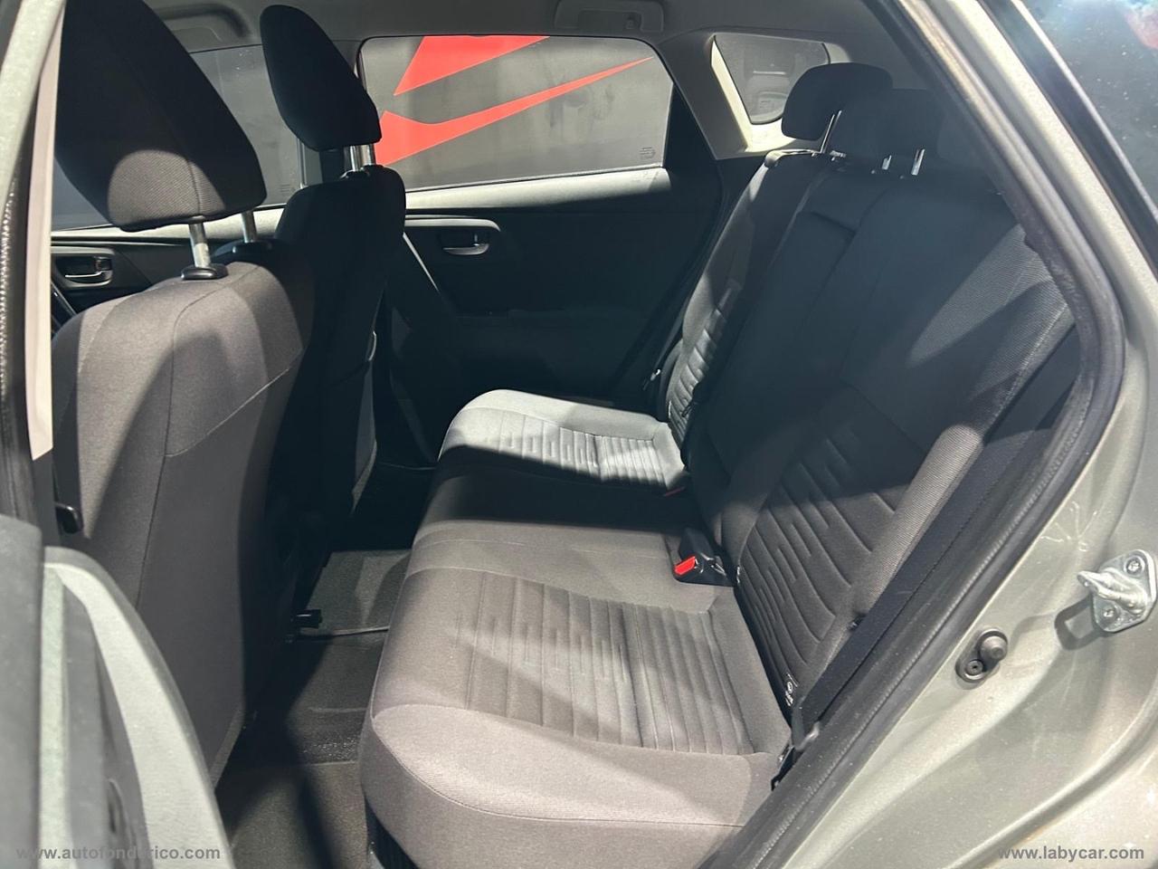 TOYOTA Auris 1.8 Hybrid Active