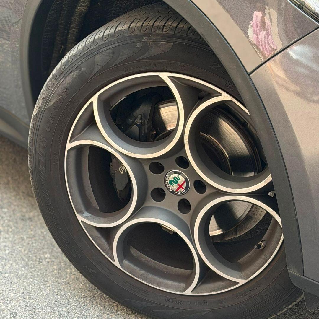 Alfa Romeo Stelvio 2.2 Turbodiesel Q4 - 210 CV