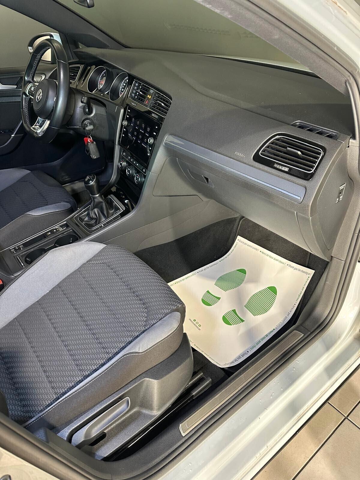 Volkswagen Golf 115 CV 5p. R- LINE