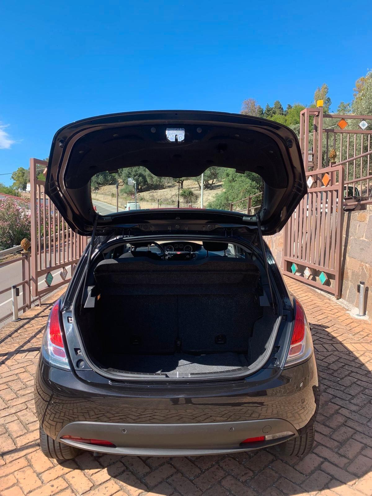 Lancia Ypsilon 0.9 TwinAir 85 CV 5 porte S&S Gold
