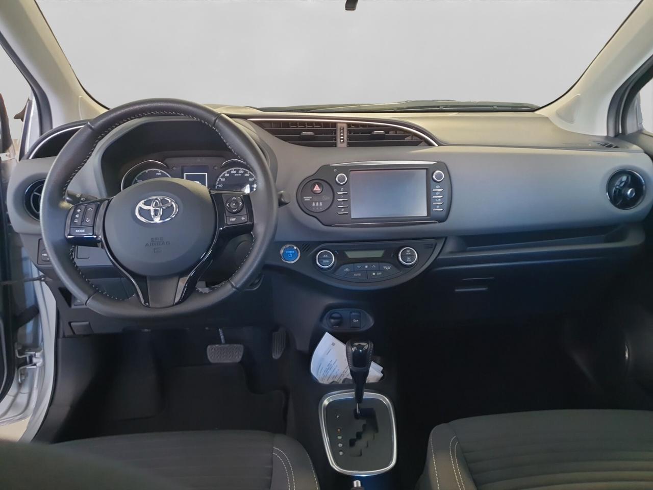 Toyota Yaris 1.5 Hybrid 5 porte Active 100 CV OK NEOPATENTATI !!!!!!