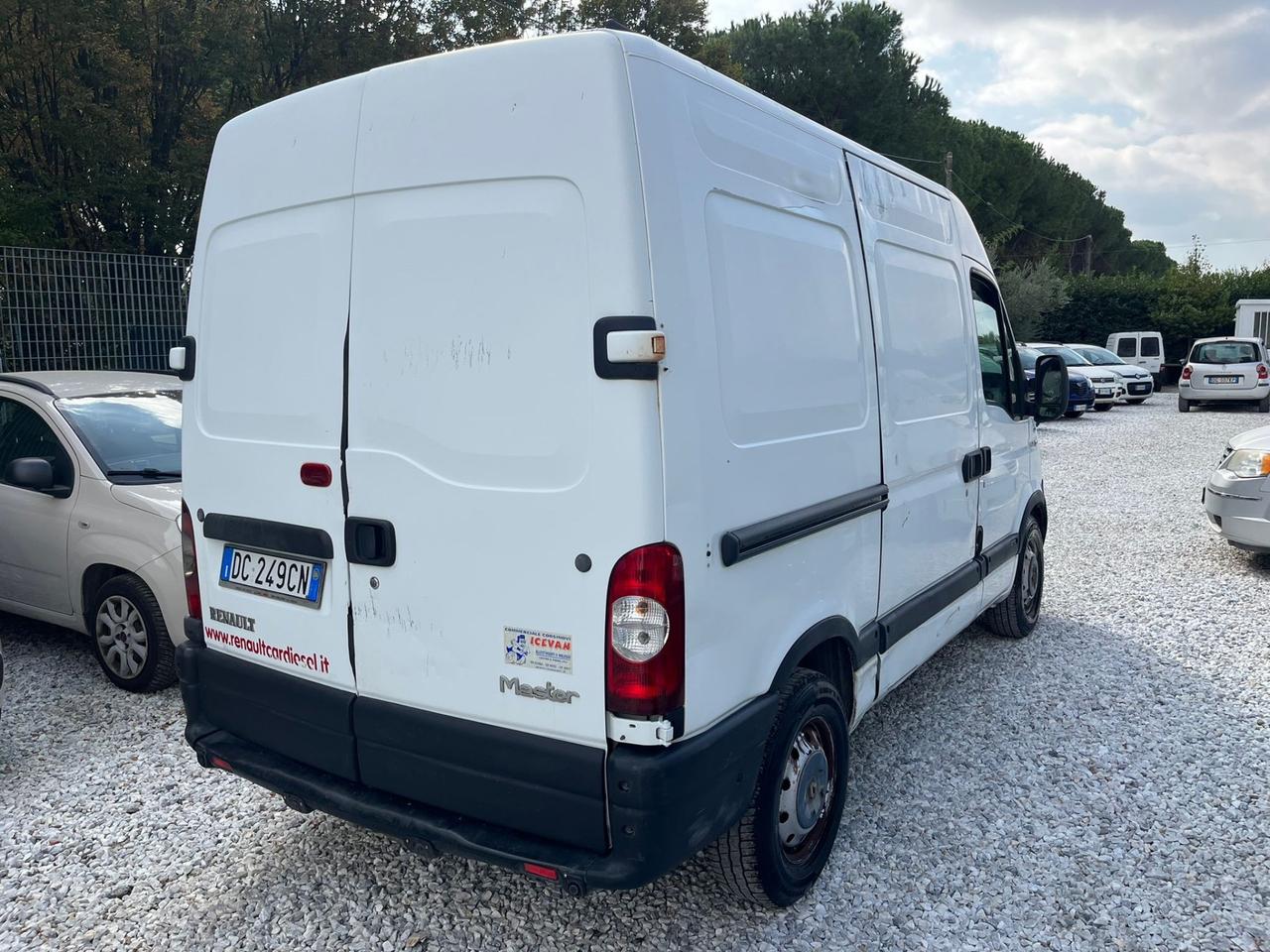 Renault Master T33 2.5 Dci Auto 100Cv L1H2