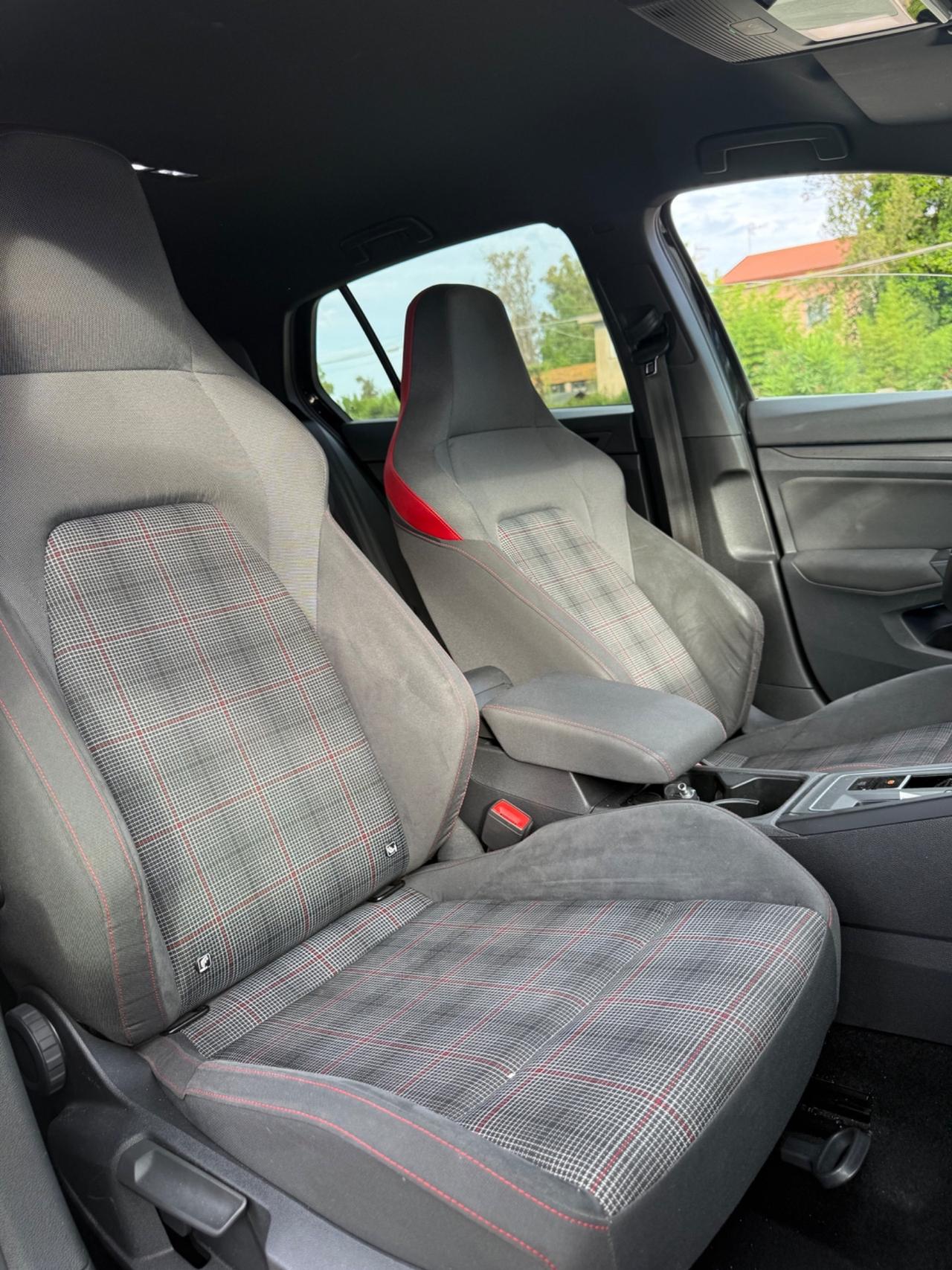 Volkswagen Golf GTI 2.0 TSI
