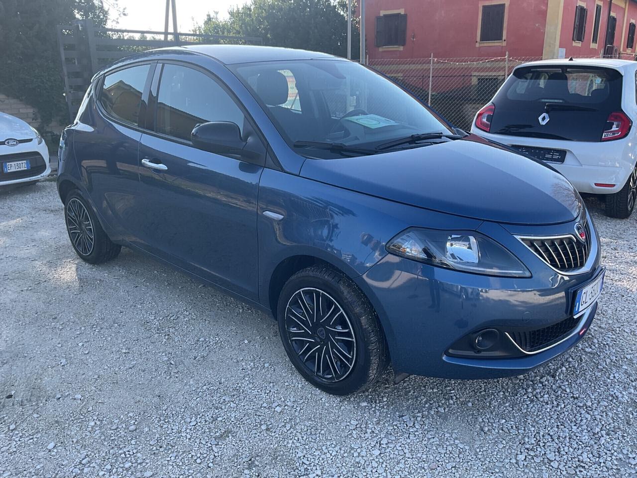 Lancia Ypsilon 1.0 FireFly 5 porte Hybrid Ecochic Gold