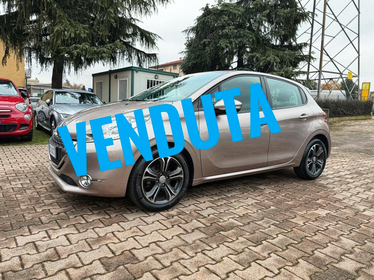 Peugeot 208 1.4 e-HDi 68 CV S&S robotizzato 5 porte Active AUTOMATICA OK NEOPATENTATI