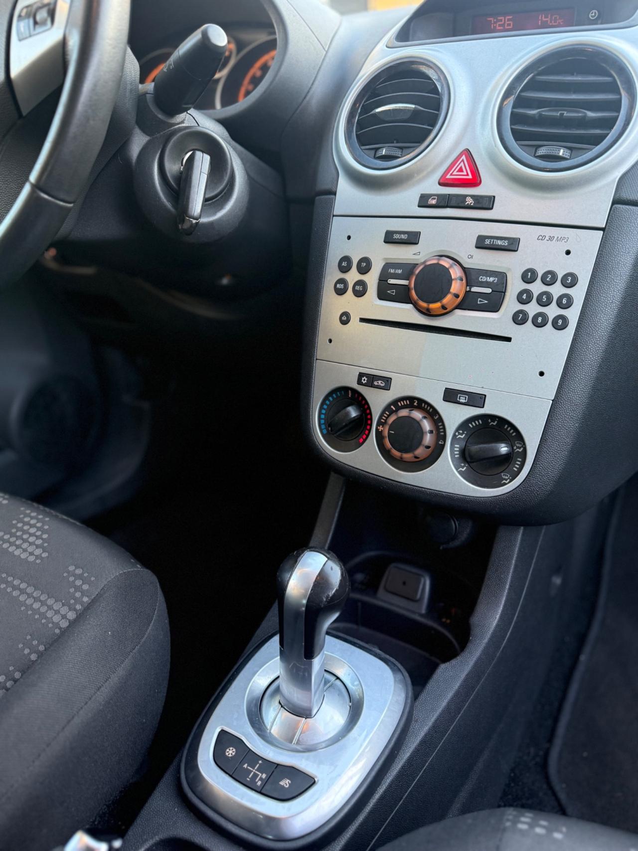 Opel CORSA 1.2 BENZINA AUTOMATICA NEOPATENTATI