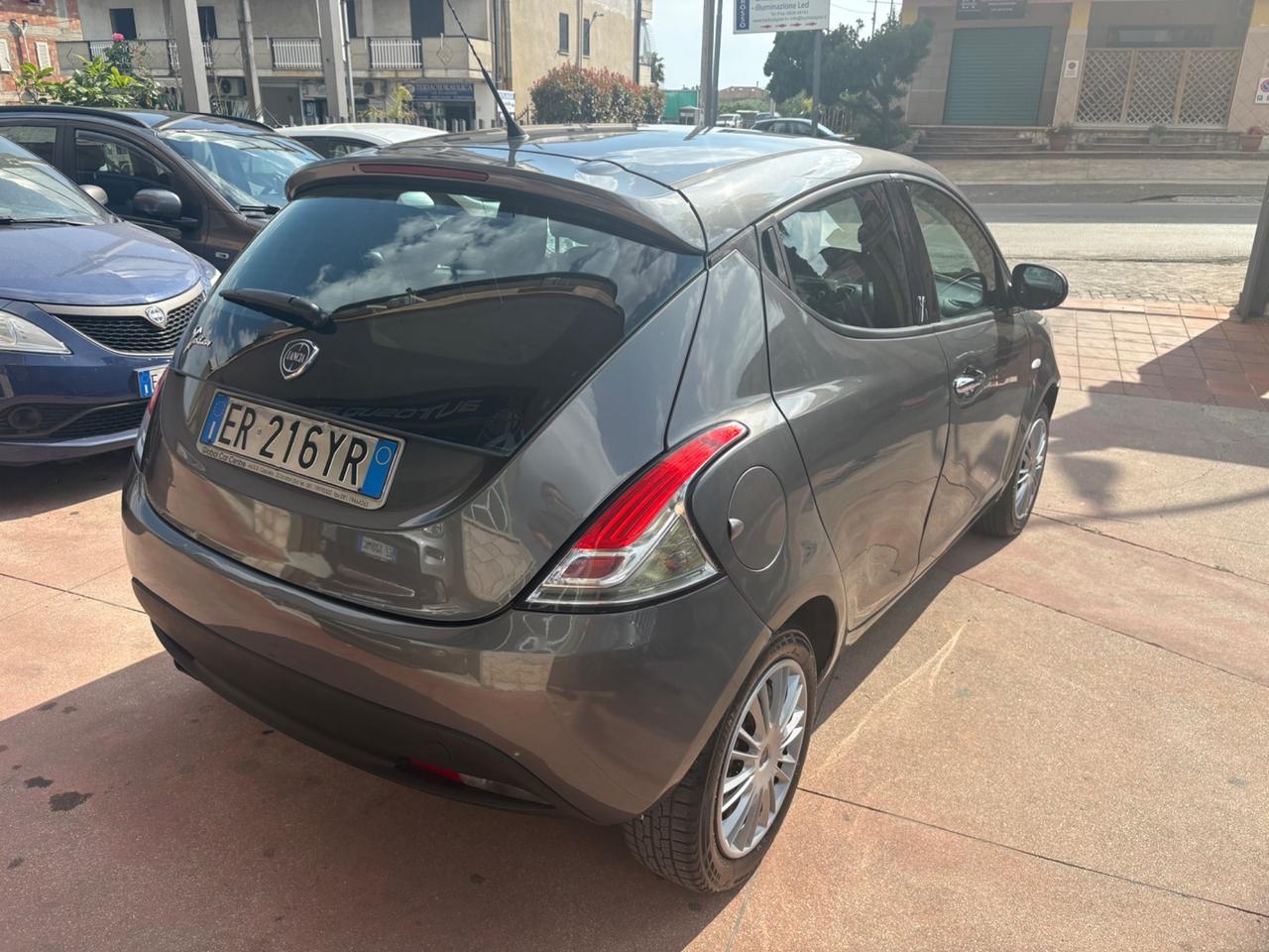 Lancia Ypsilon 1.2 69 CV 5 porte S&S Silver