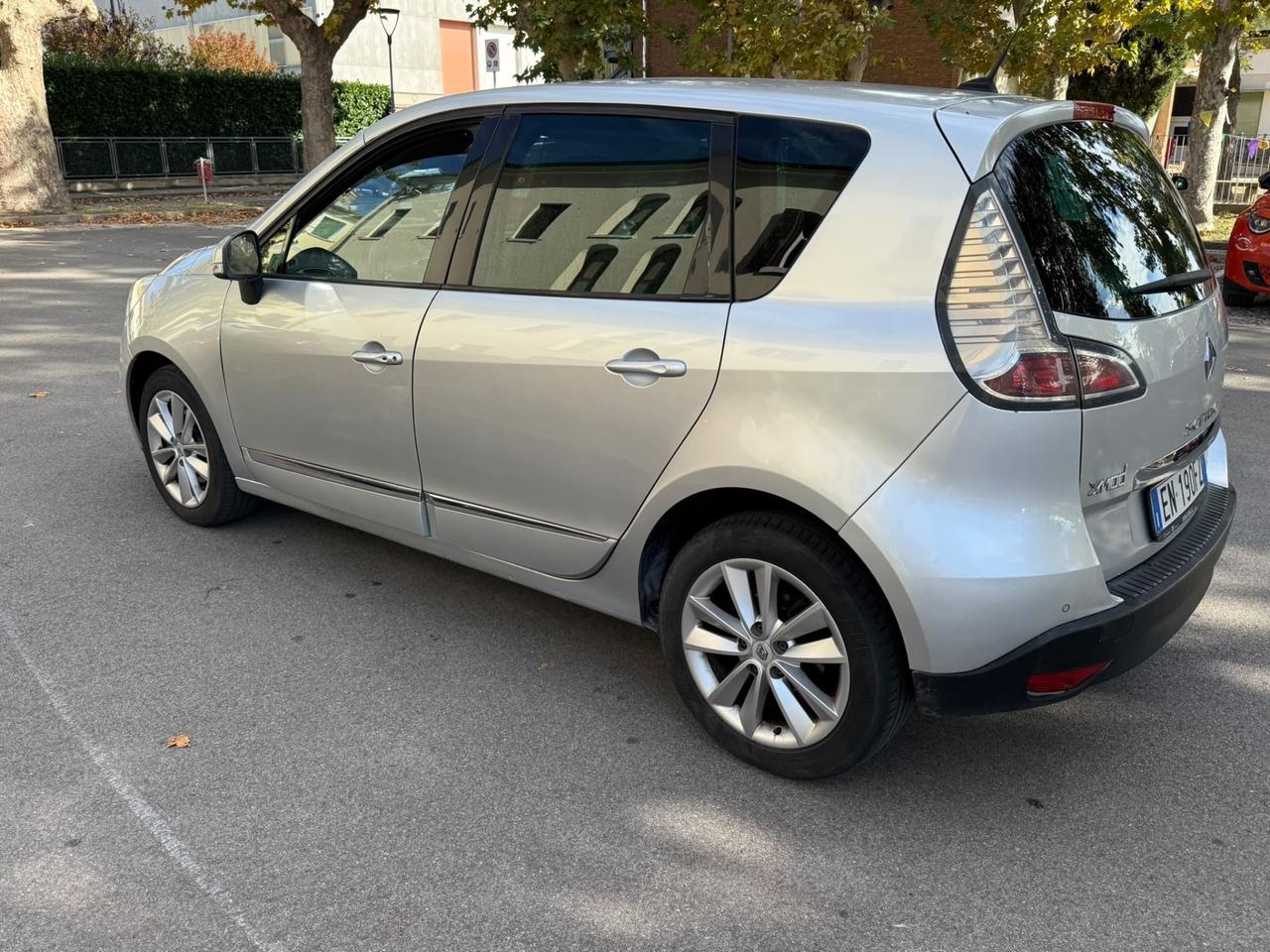 Renault Scenic Scénic XMod 1.5 dCi 110CV EDC Bose
