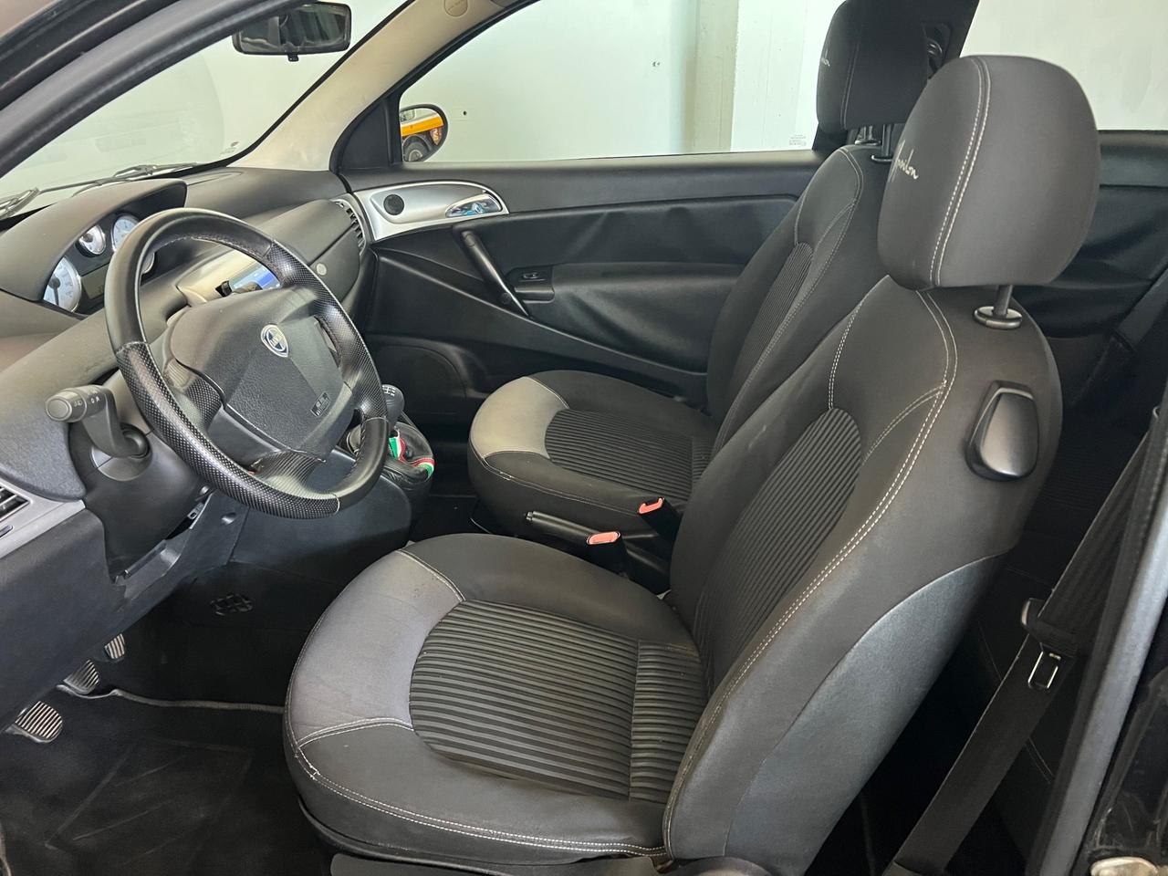 Lancia Ypsilon 1.3 MJT 75 CV MomoDesign