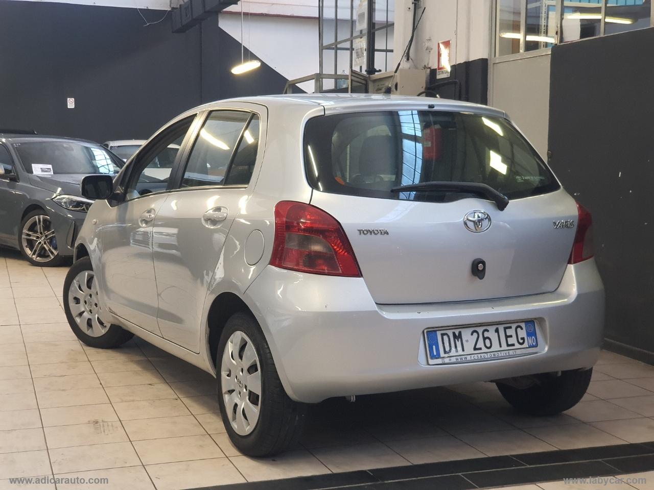 TOYOTA Yaris 1.0 5p. Sol