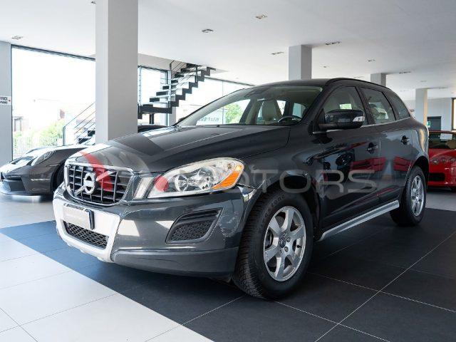 VOLVO XC60 2.4 d3 Momentum AWD 163 CV Geartronic