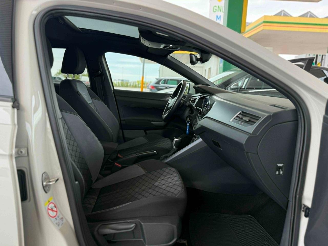 Volkswagen Taigo 1.0 TSI 110 CV DSG R-Line/TETTO/FULL LED
