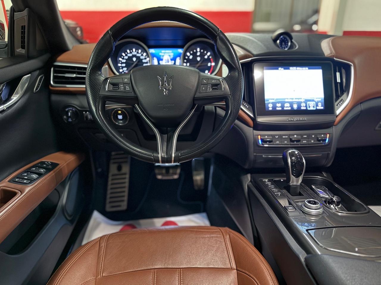 Maserati Ghibli V6 Diesel 275 CV Gransport Nerissimo