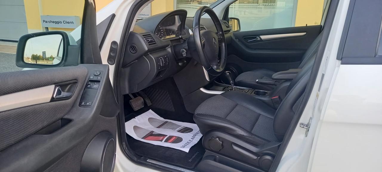 Mercedes-Benz Classe A 180 CDI All. Avantgarde Diesel cc. 1.9 CV. 109 Cambio Automatico 5 Porte 5 Posti Euro 5 Utilizzabile anche per i Neopatentati.