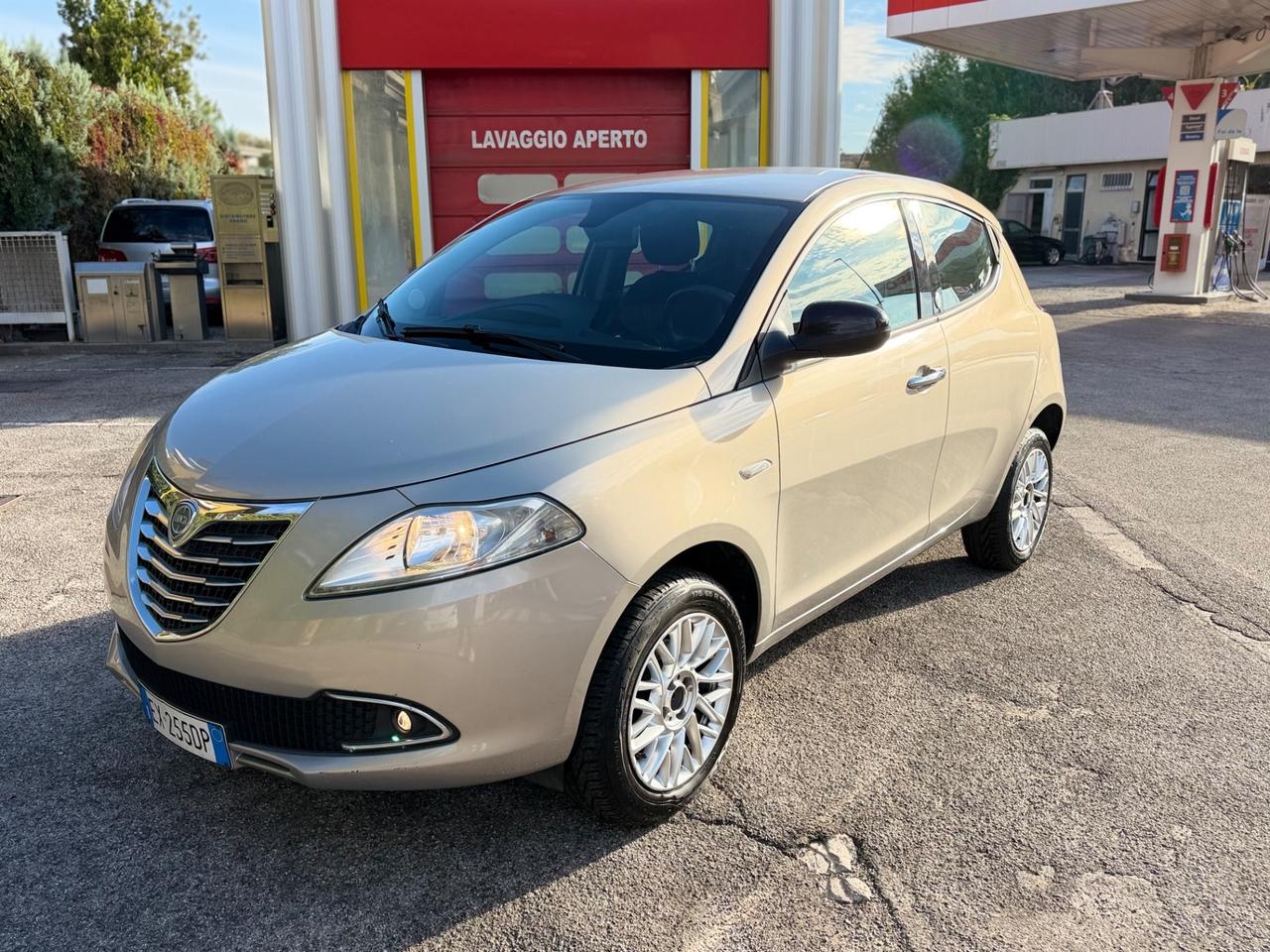Lancia Ypsilon 900 neopatentati pronto uso garanzia
