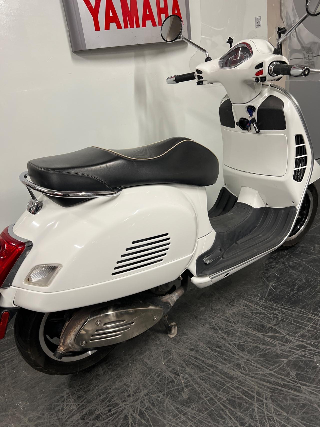 Vespa GTS 300