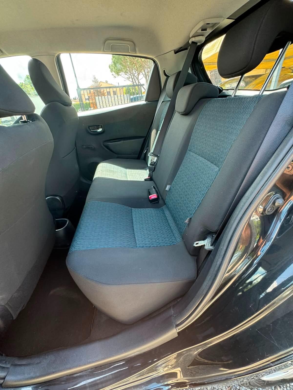 Toyota Yaris 1.3 5 porte Lounge TENUTA MANIACALMENTE !!