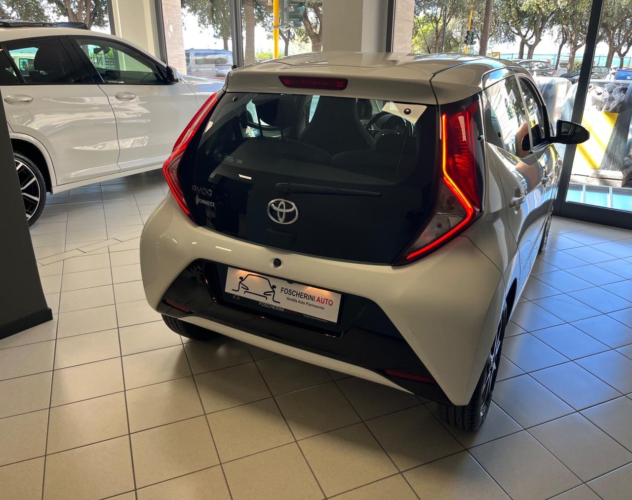 Toyota Aygo Connect 1.0 VVT-i 72 CV x-play