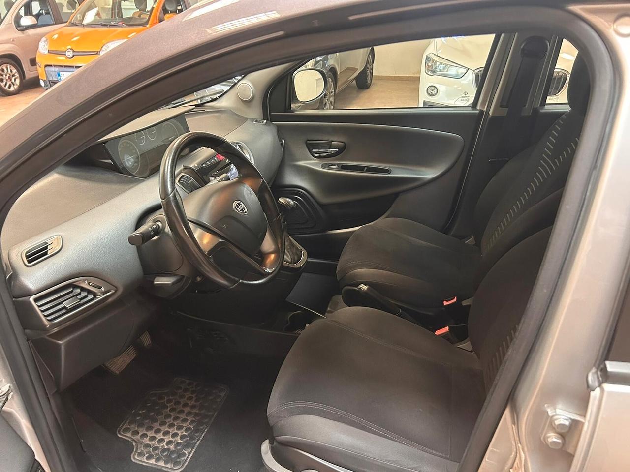 Lancia Ypsilon 1.2 69 CV 5 porte S&S Platinum