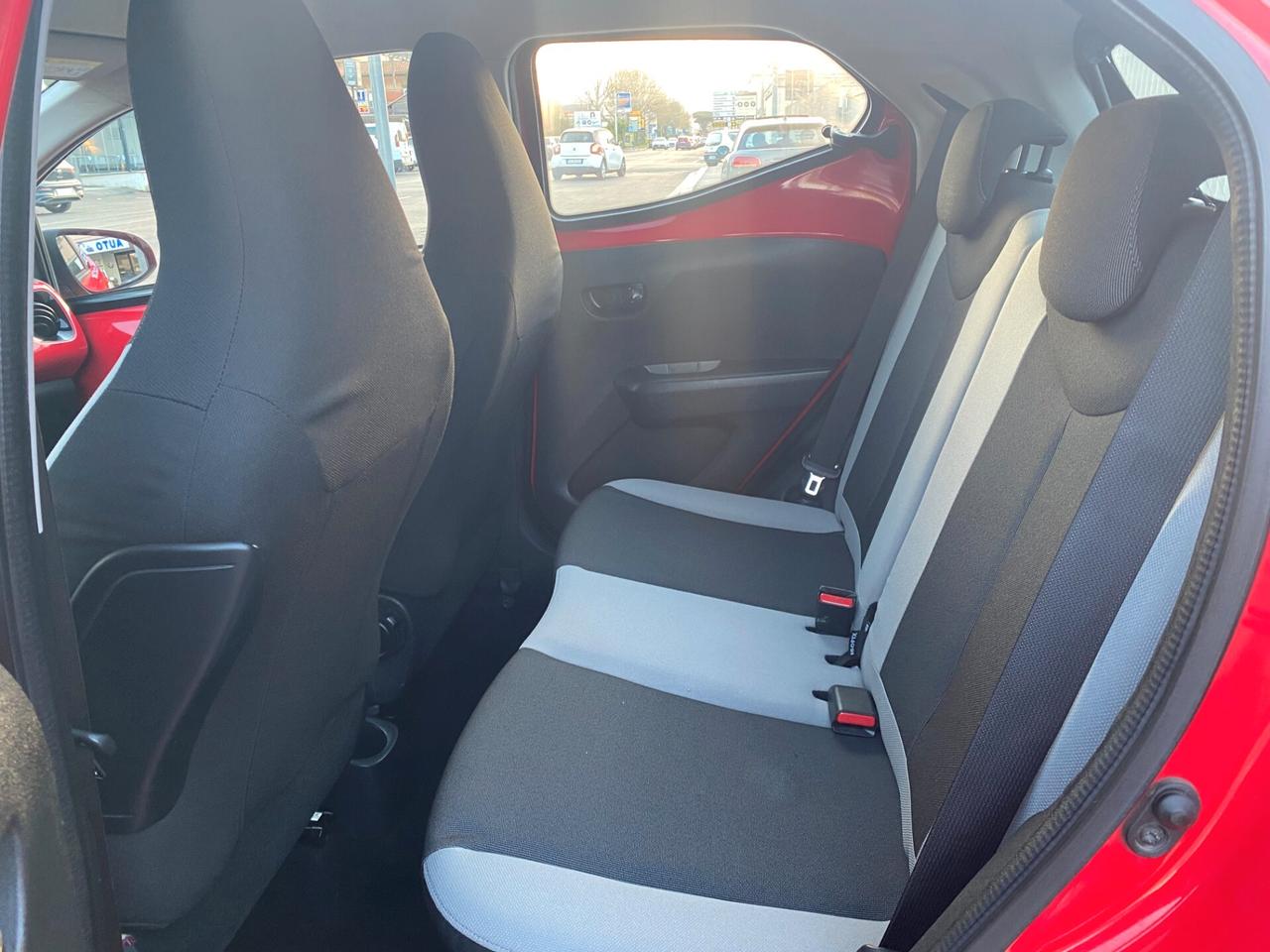 TOYOTA Aygo 1.0 70Cv 5porte X-Play UNICO PROPRIETARIO