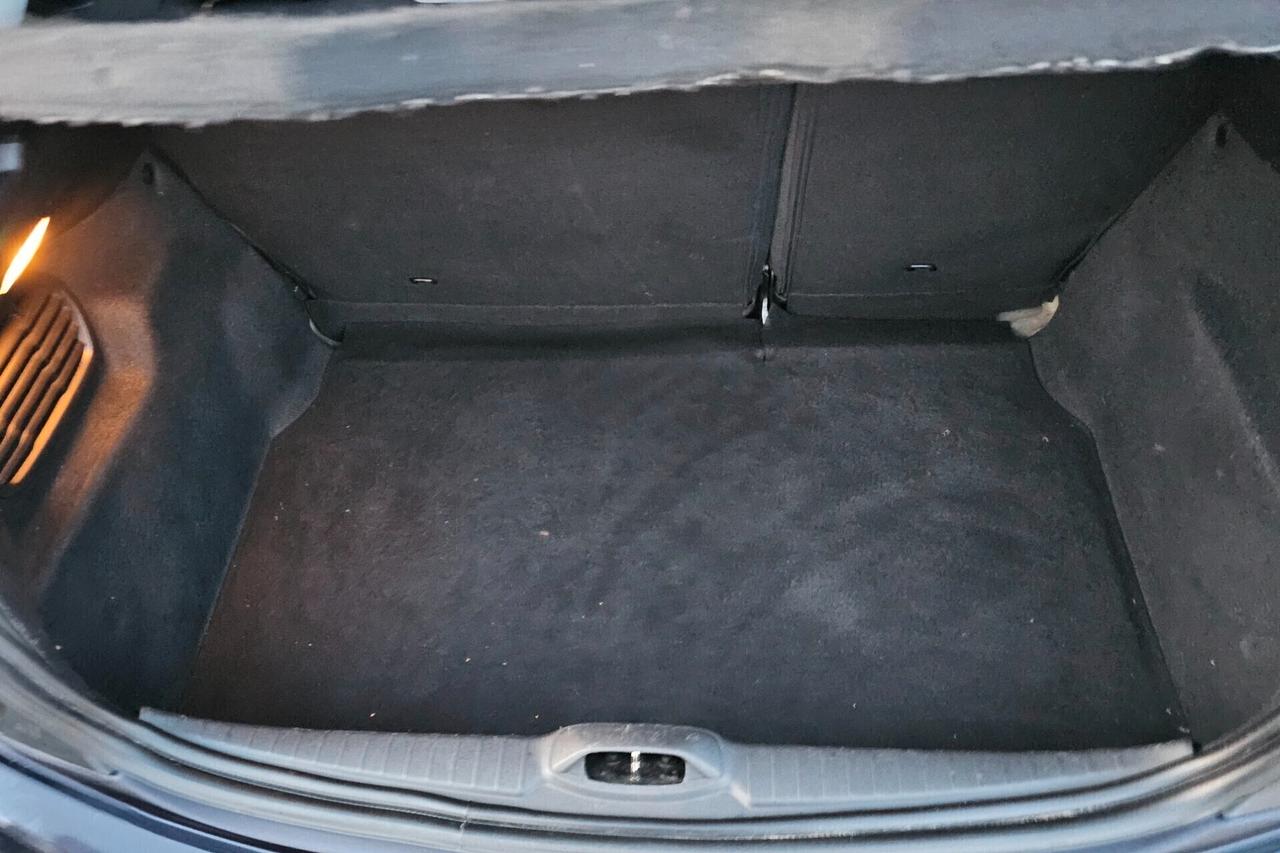 Peugeot 208 GPL GUIDABILE DA NEOPATENTATI