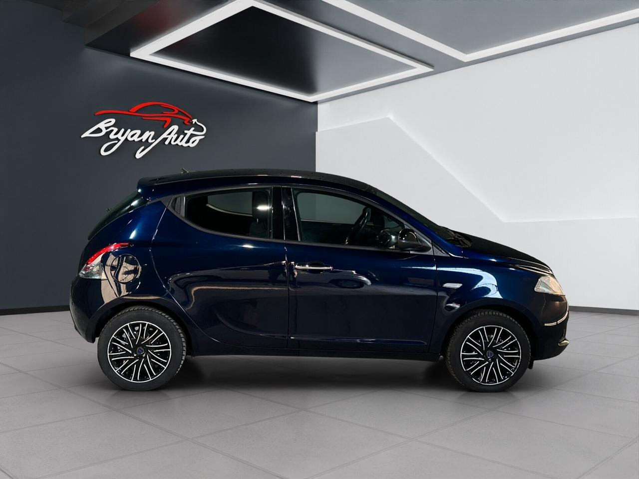 Lancia Ypsilon 1.2 69 CV 5 porte S&S Platinum IVA ESPOSTA